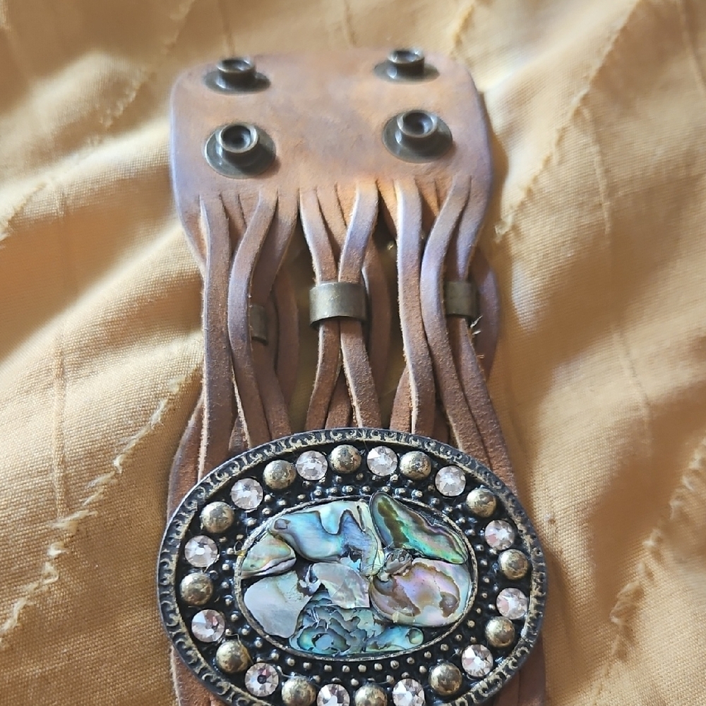 Leatherock Brown Leather Bracelet with Mother of Pearl Accent - Picture 4 of 6